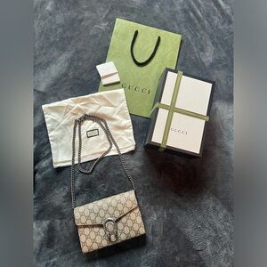 Gucci Dionysus wallet on chain